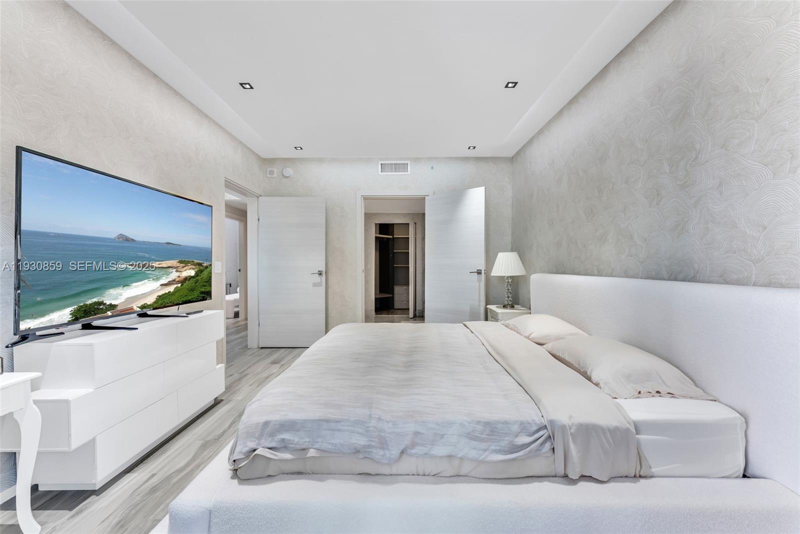 801 SMA RESIDENCE CONDO - Residential