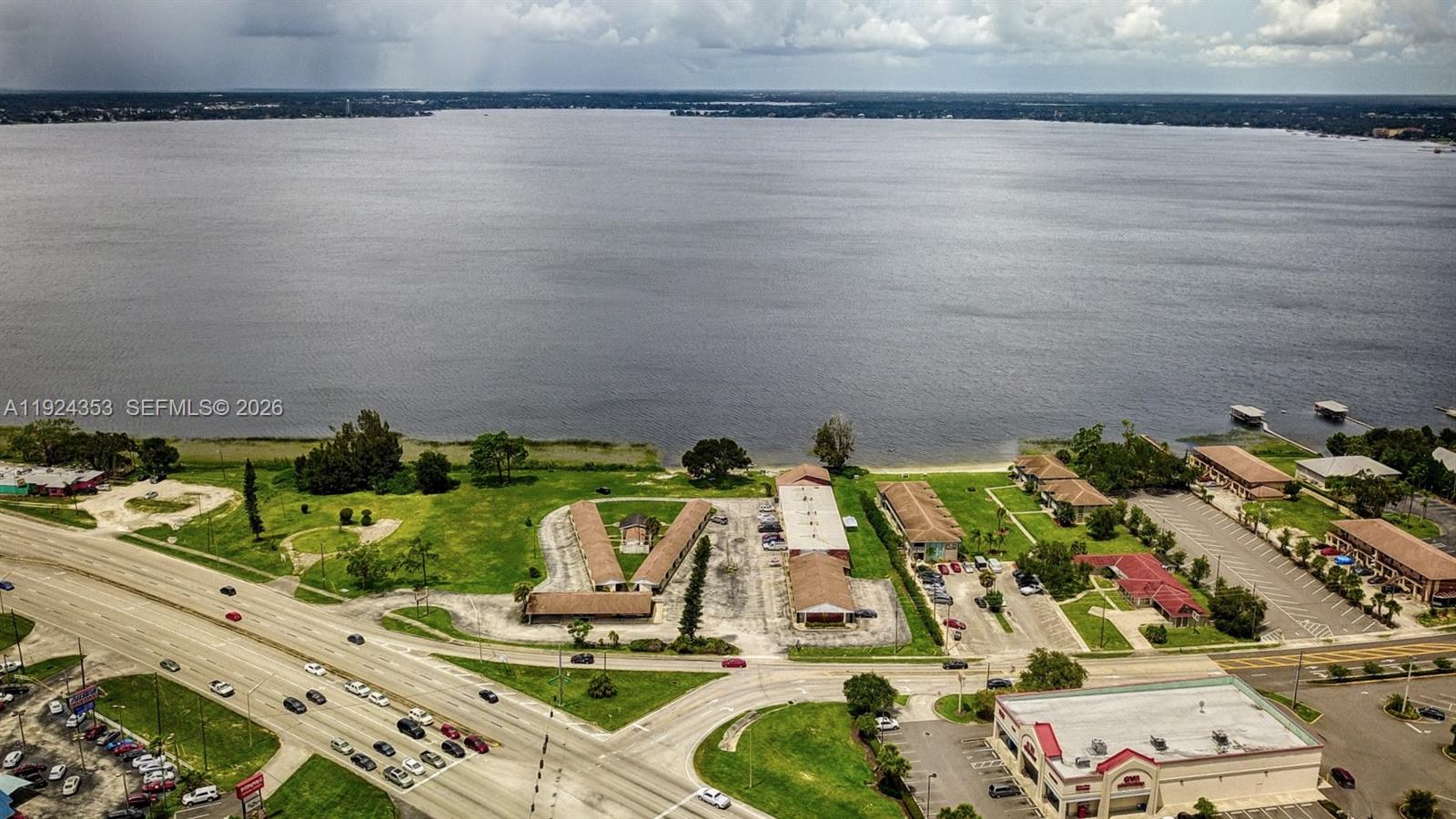 14 UNITS
LAKEFRONT
LARGEST UNITS IN SEBRING
DOCK
WALK TO SHOPPING
12 TWO BEDROOM 2 BATH UNITS
2 THREE BEDROOM 2 BATH UNITS
NEWER ROOFS
PERFECT CONDO CONVERSION