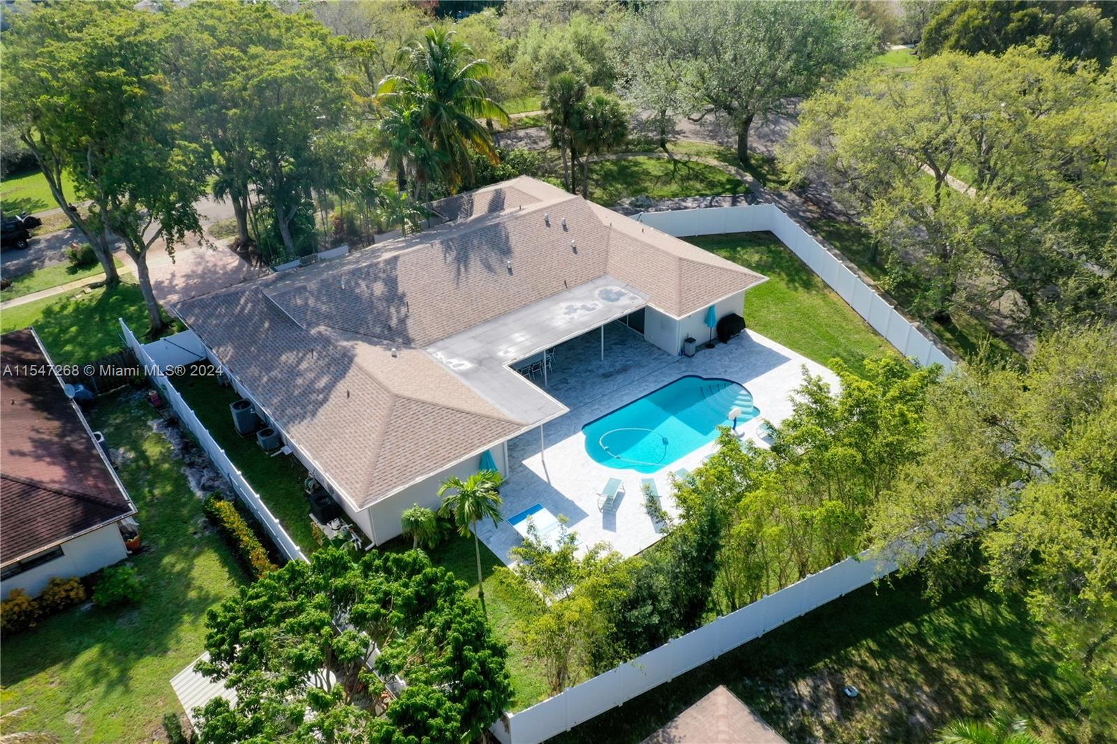 PLANTATION HARBOR - Residential
