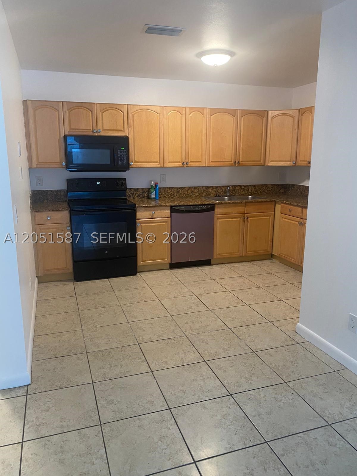 Spacious 1/1 in quiet Fort Lauderdale neighborhood. Conveniently located East of Turnpike. Well kept property. Unit has Central AC, blinds and ceiling fans. Kitchen features granite countertops and is fully equipped with appliances including dishwasher. 1 assigned parking space. Laundry room on premises. Rapid approval
