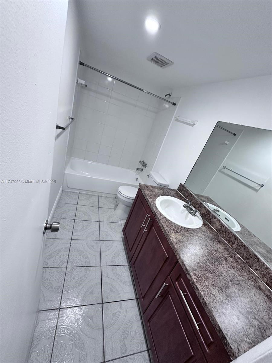 BROOKFIELD SQUARE CONDO - Residential Lease
