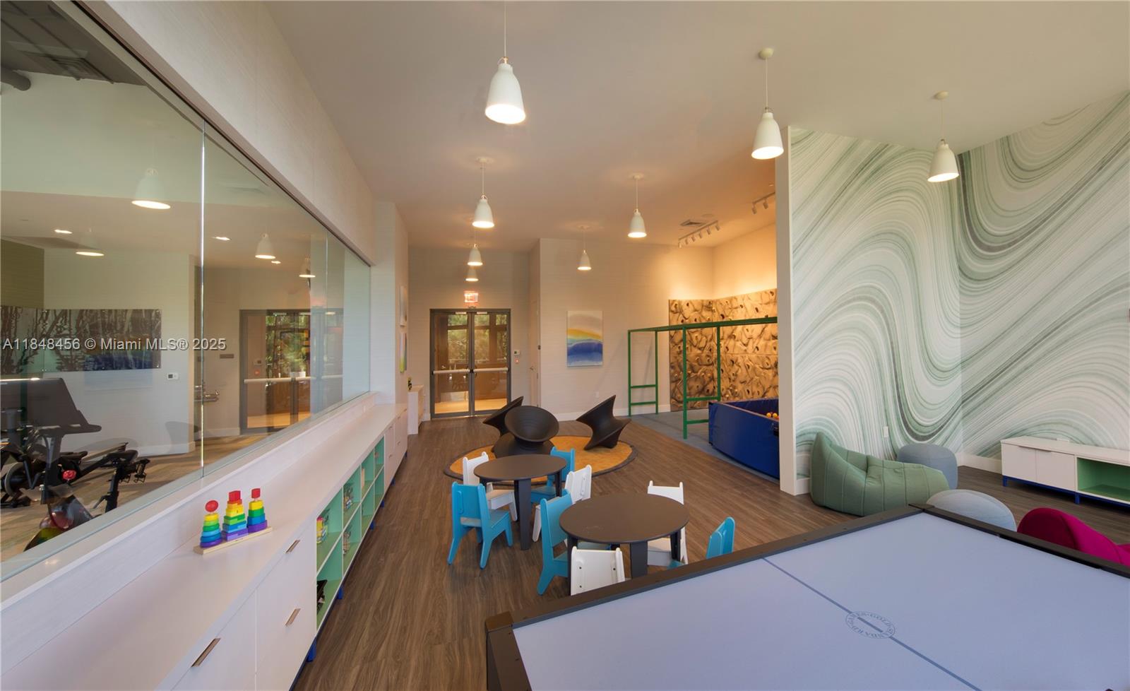 THE HARBOUR NORTH CONDO - Residential
