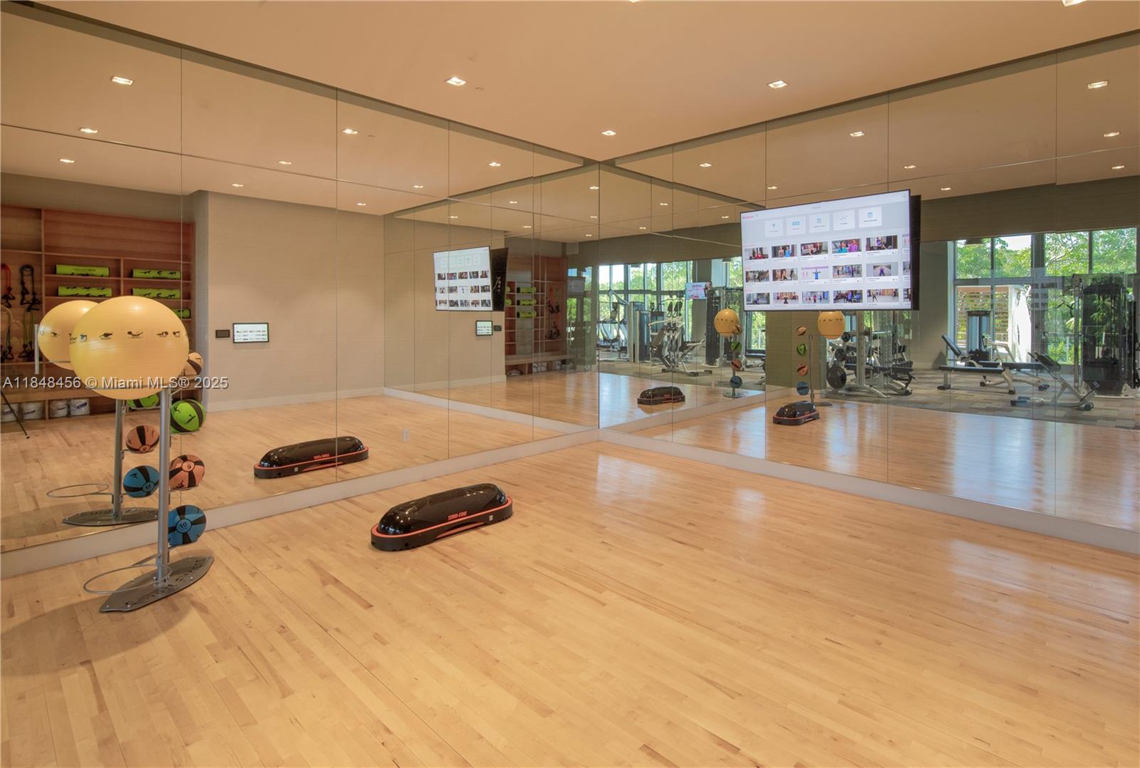 THE HARBOUR NORTH CONDO - Residential