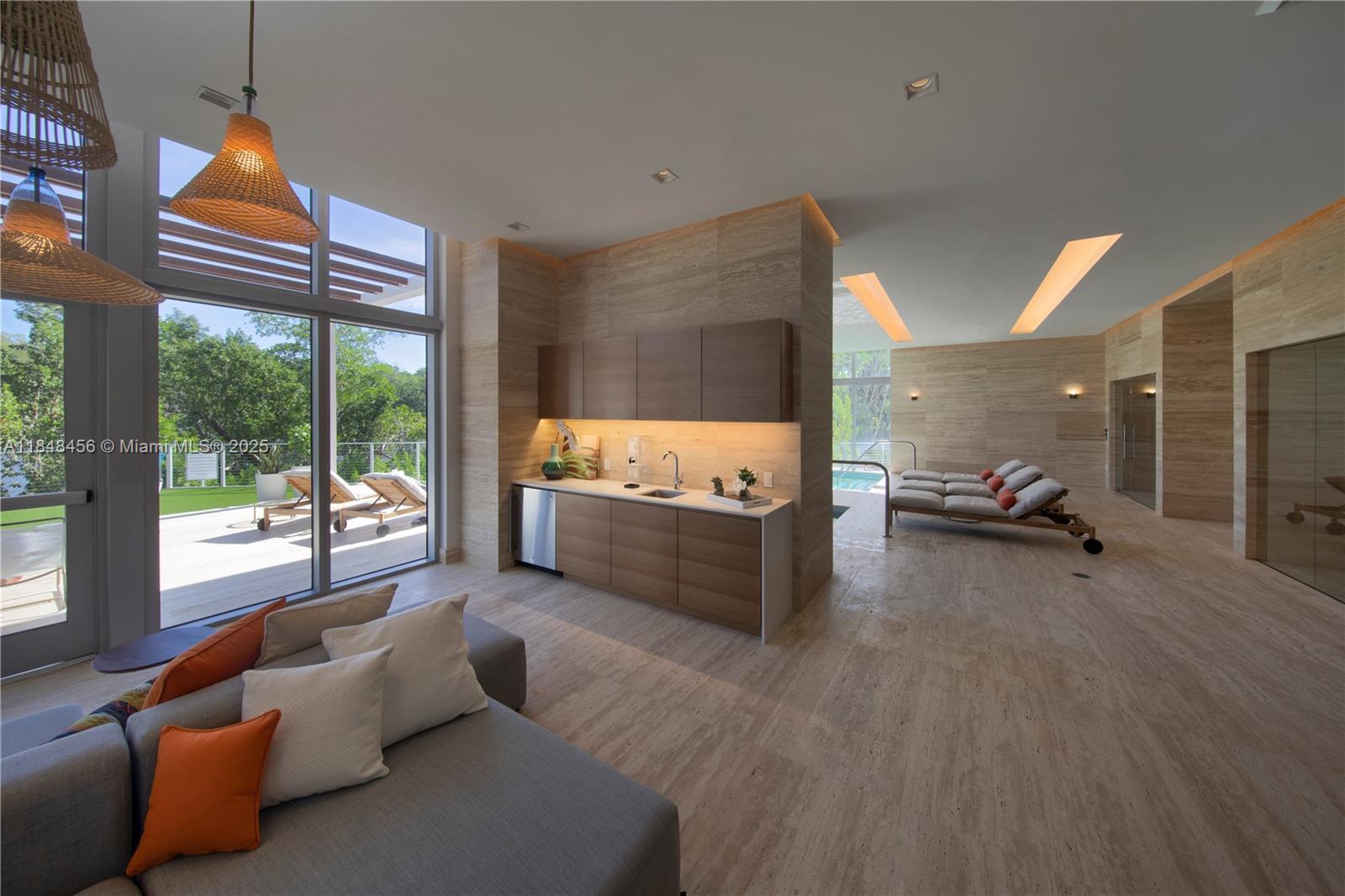 THE HARBOUR NORTH CONDO - Residential