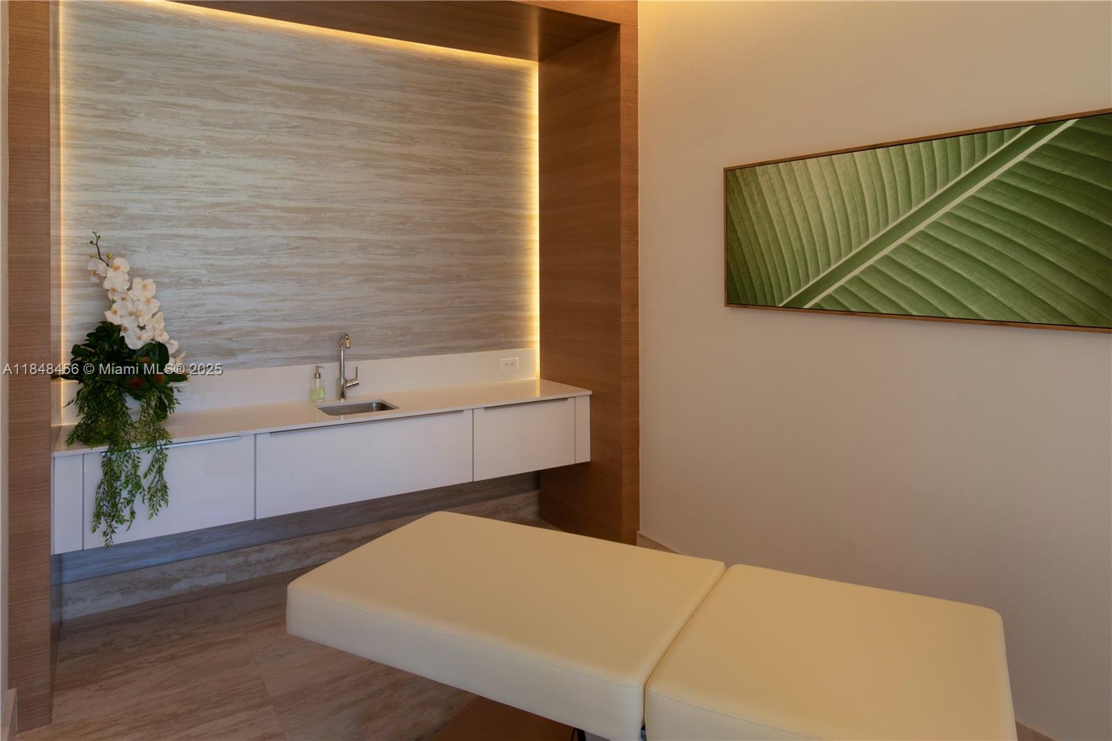 THE HARBOUR NORTH CONDO - Residential