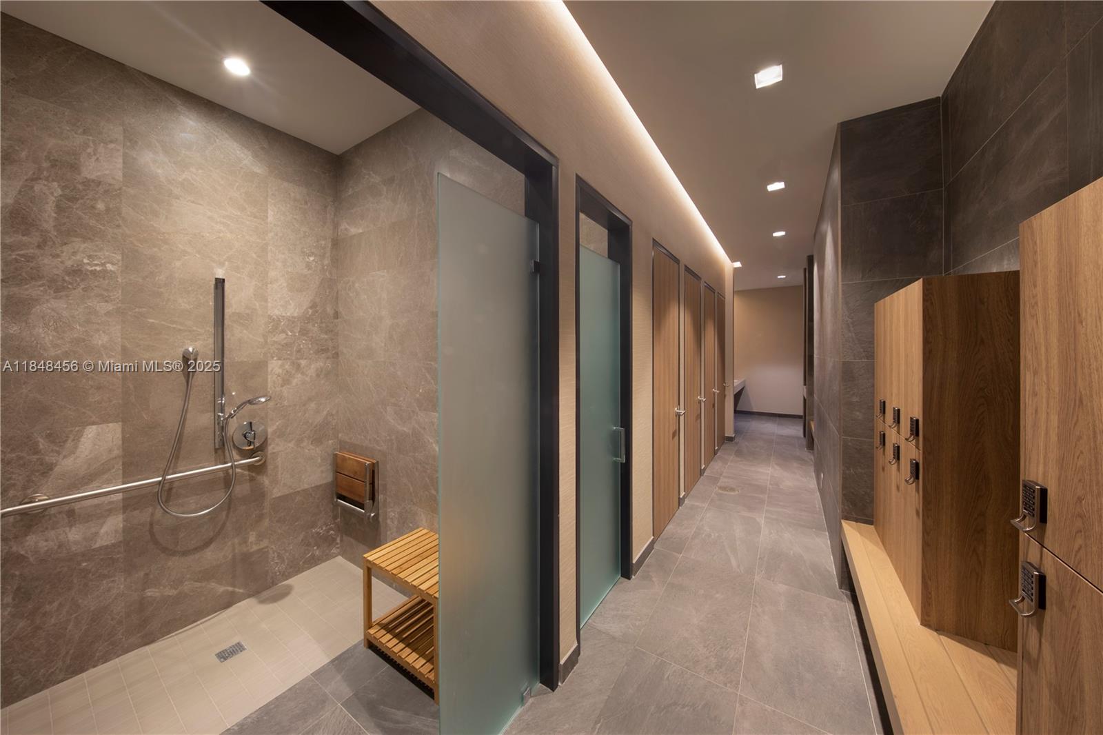 THE HARBOUR NORTH CONDO - Residential