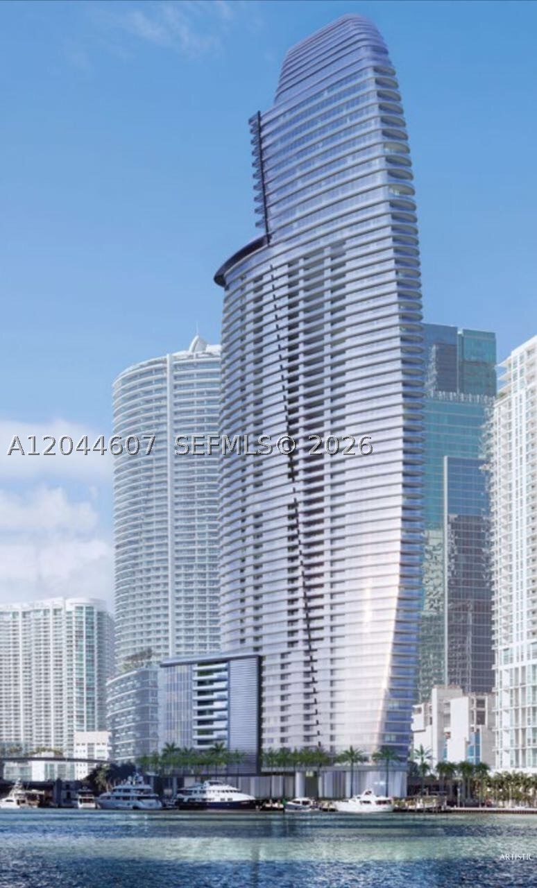 Enjoy living at the most exclusive building in brickell area. Unit has white tazzo flooring
and sophisticated finishes. Appliances from Gaggenau and cabinetry by Vulthaup.
Built in closets and electric blinds. Amenities are located from 52th to 55th floor, with
panoramic 360 views. A sprawling 40.000 sq ft to relax, work out, meet, etc. Some of these
include golf, fitness center, movie theaters, art gallery, kids room, teenage room, spa,
treatments rooms, barber, indoor and outdoor pool.
Unit is rented until 3/27.