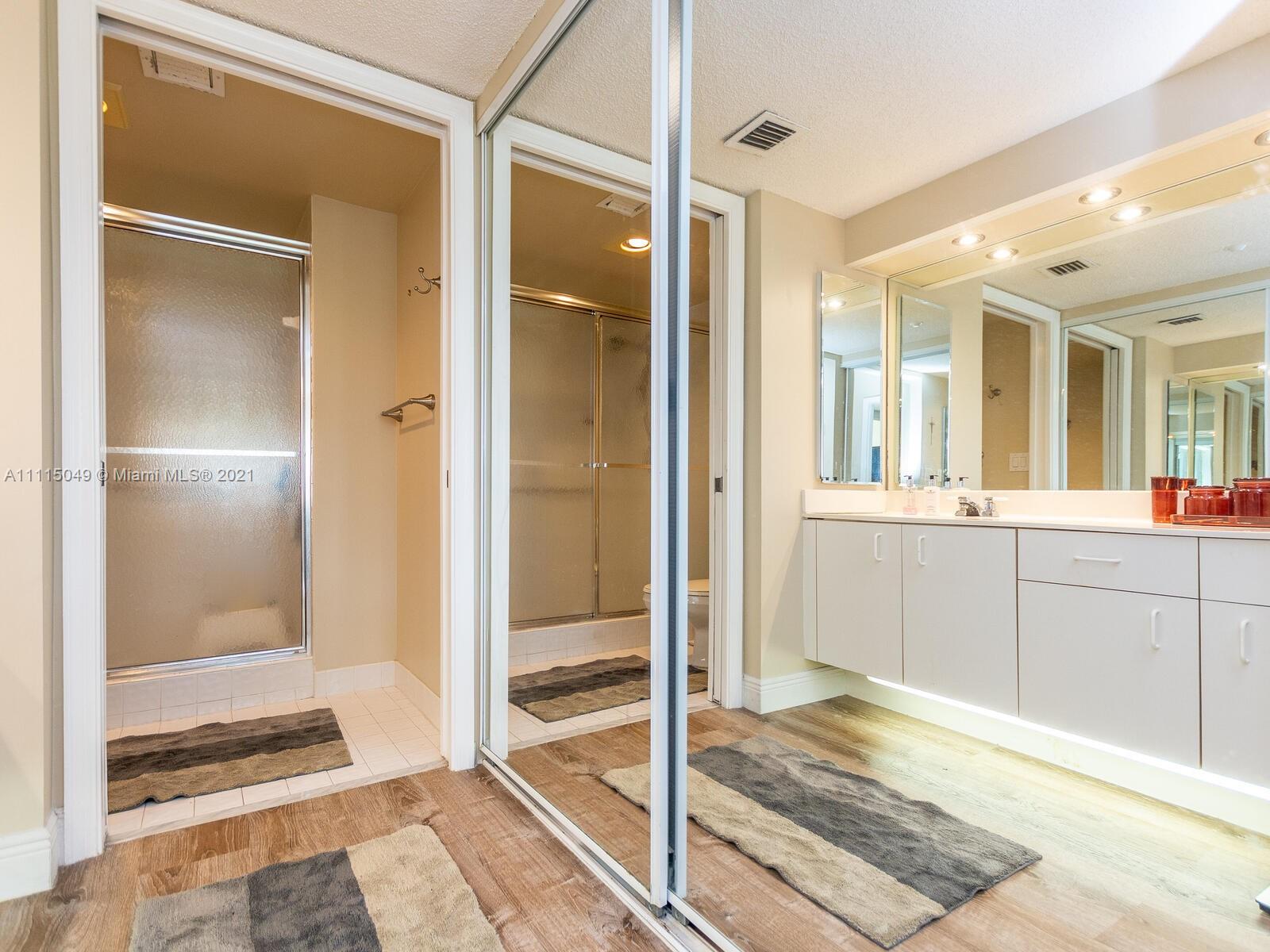 WELDON CONDO E - Residential