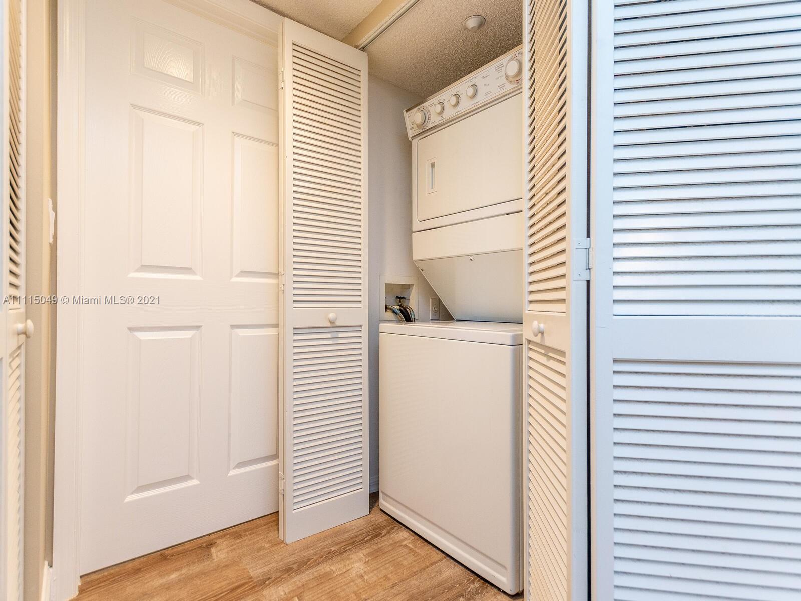 WELDON CONDO E - Residential