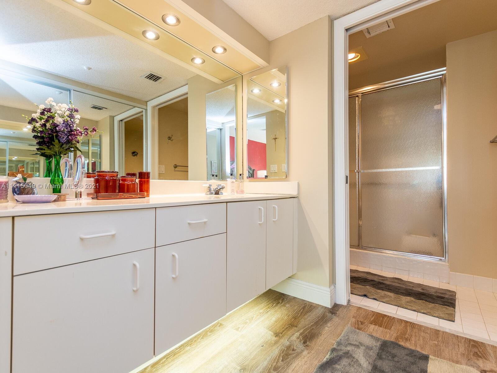 WELDON CONDO E - Residential