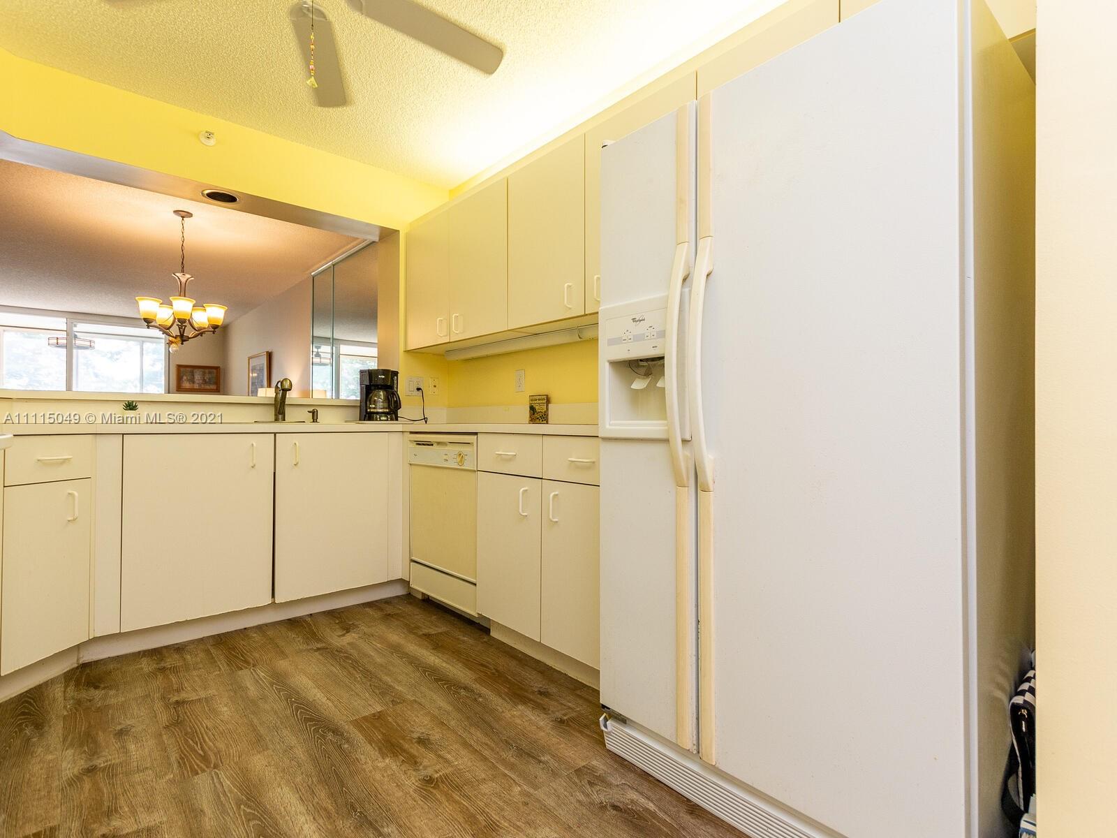WELDON CONDO E - Residential