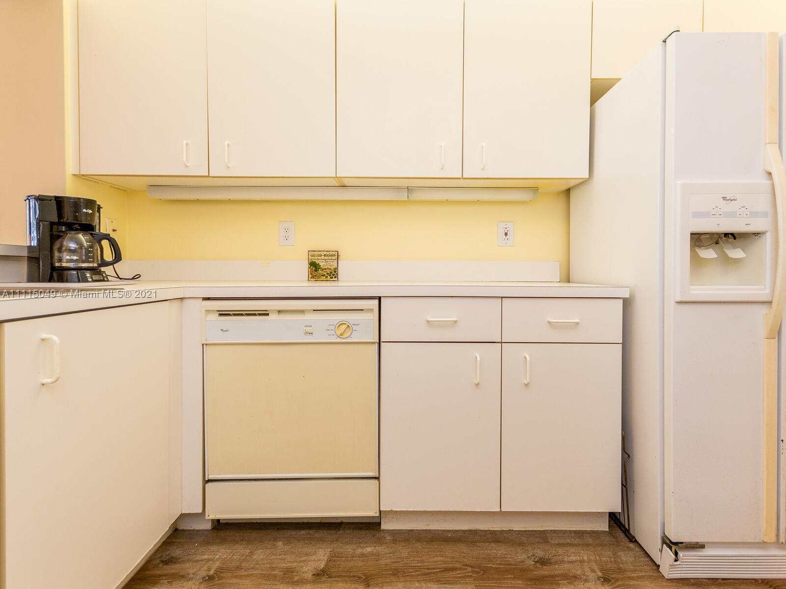 WELDON CONDO E - Residential