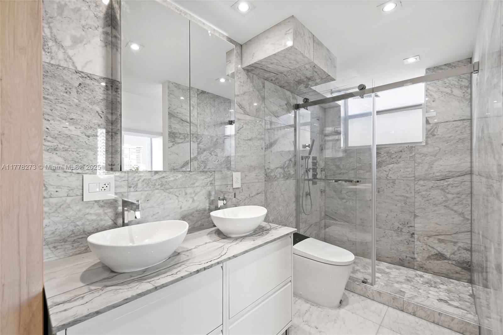 LINCOLN PALACE CONDO - Residential
