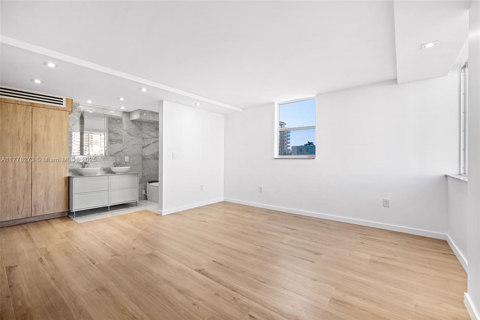 LINCOLN PALACE CONDO - Residential