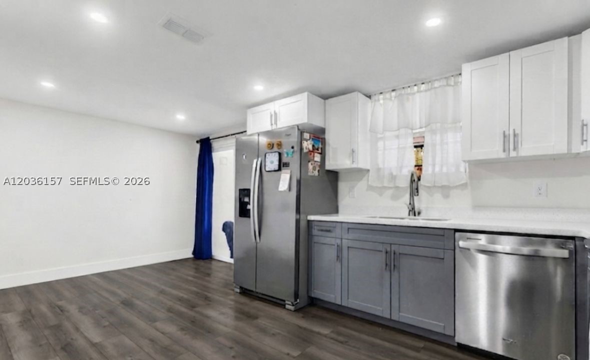BREEZYWAY MANOR SECOND AD - Residential