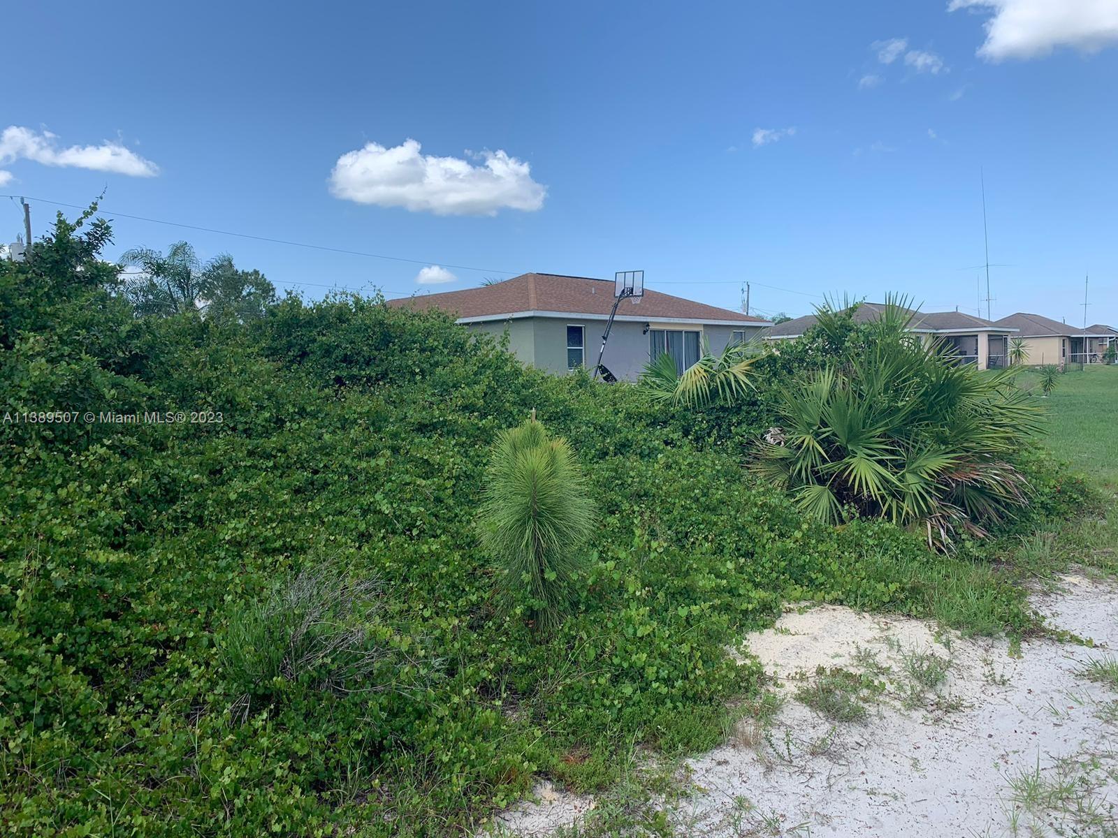 Vacant and residential land located in Lee County, perfect to start the project of building your house.
NO HOA. Equal Housing Opportunity.