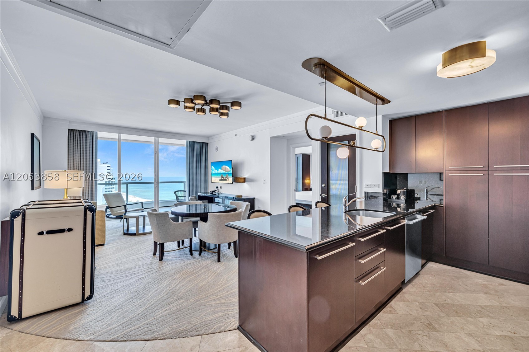 FONTAINEBLEAU III OCEAN C - Residential