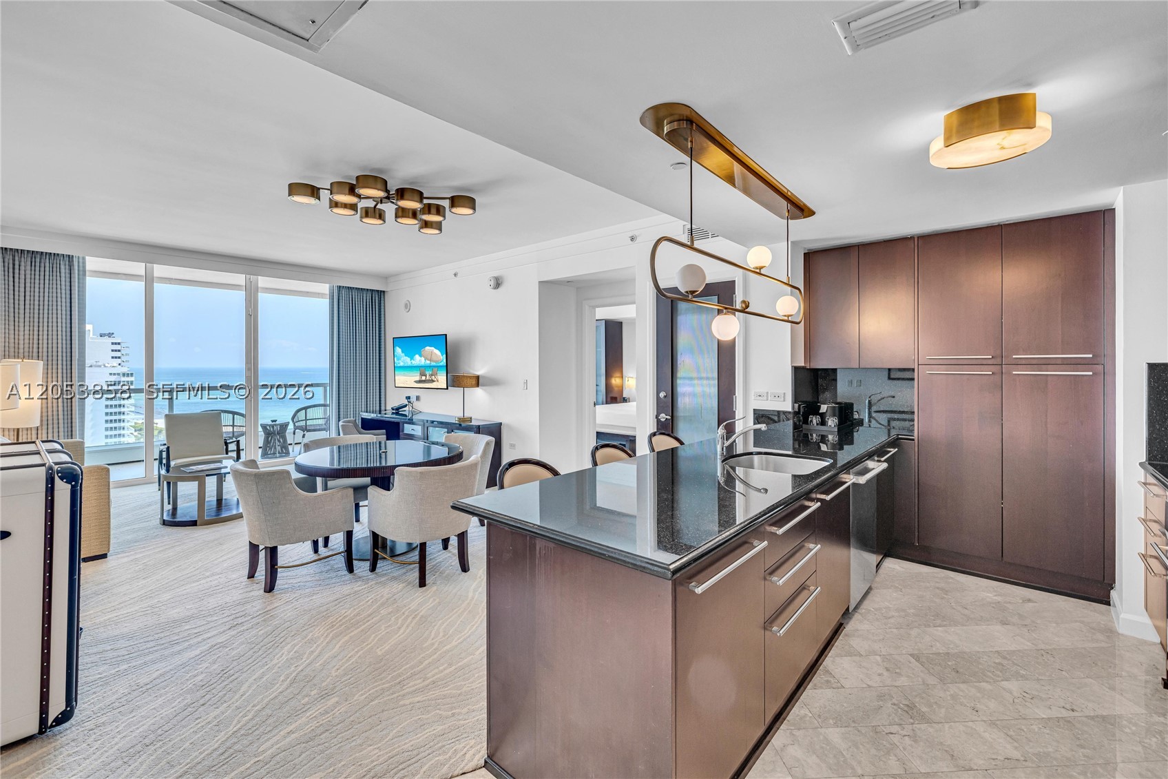 FONTAINEBLEAU III OCEAN C - Residential