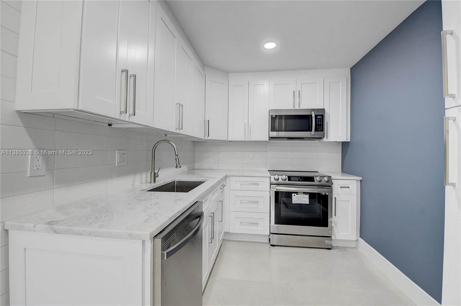LIMETREE CONDO - Residential