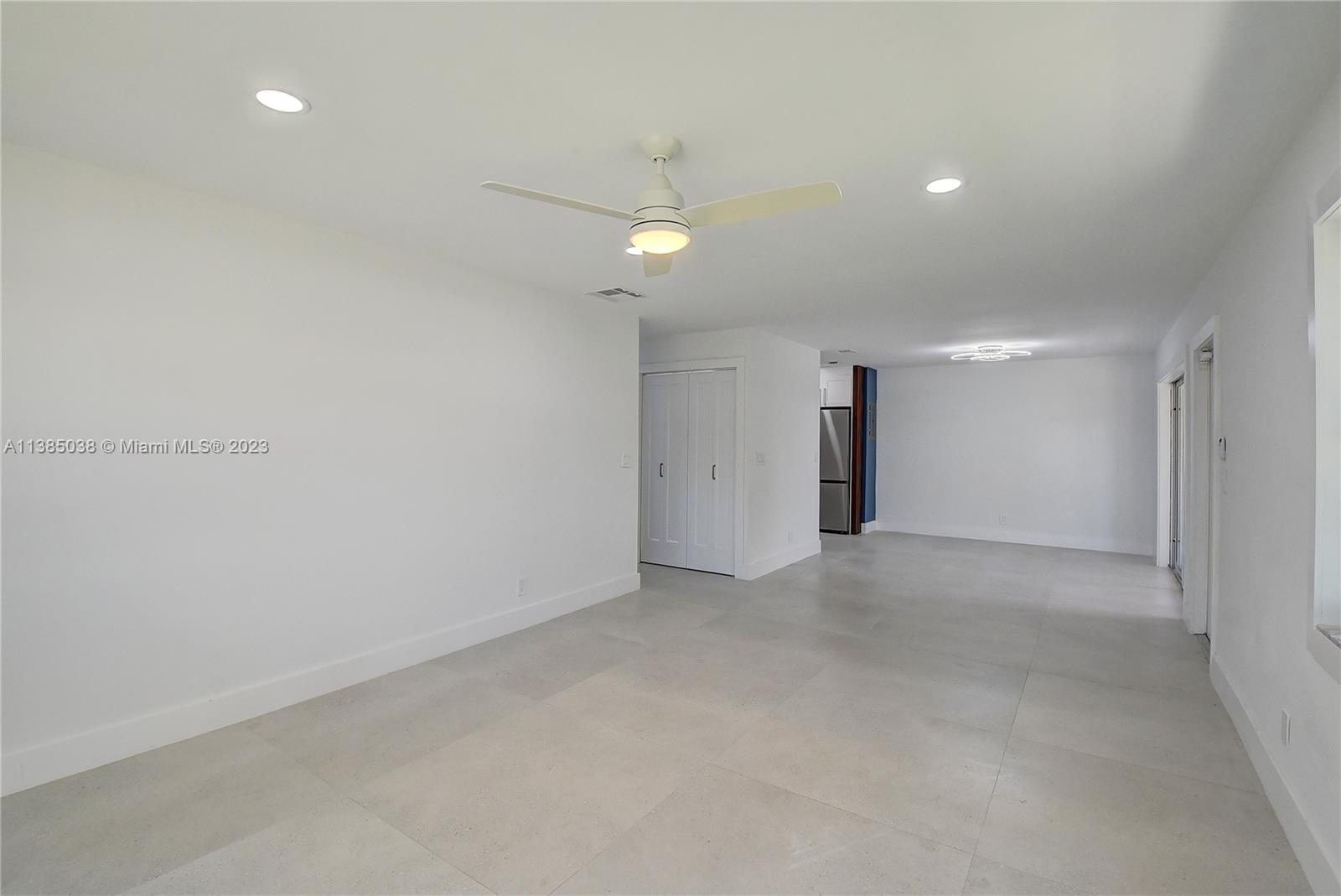LIMETREE CONDO - Residential