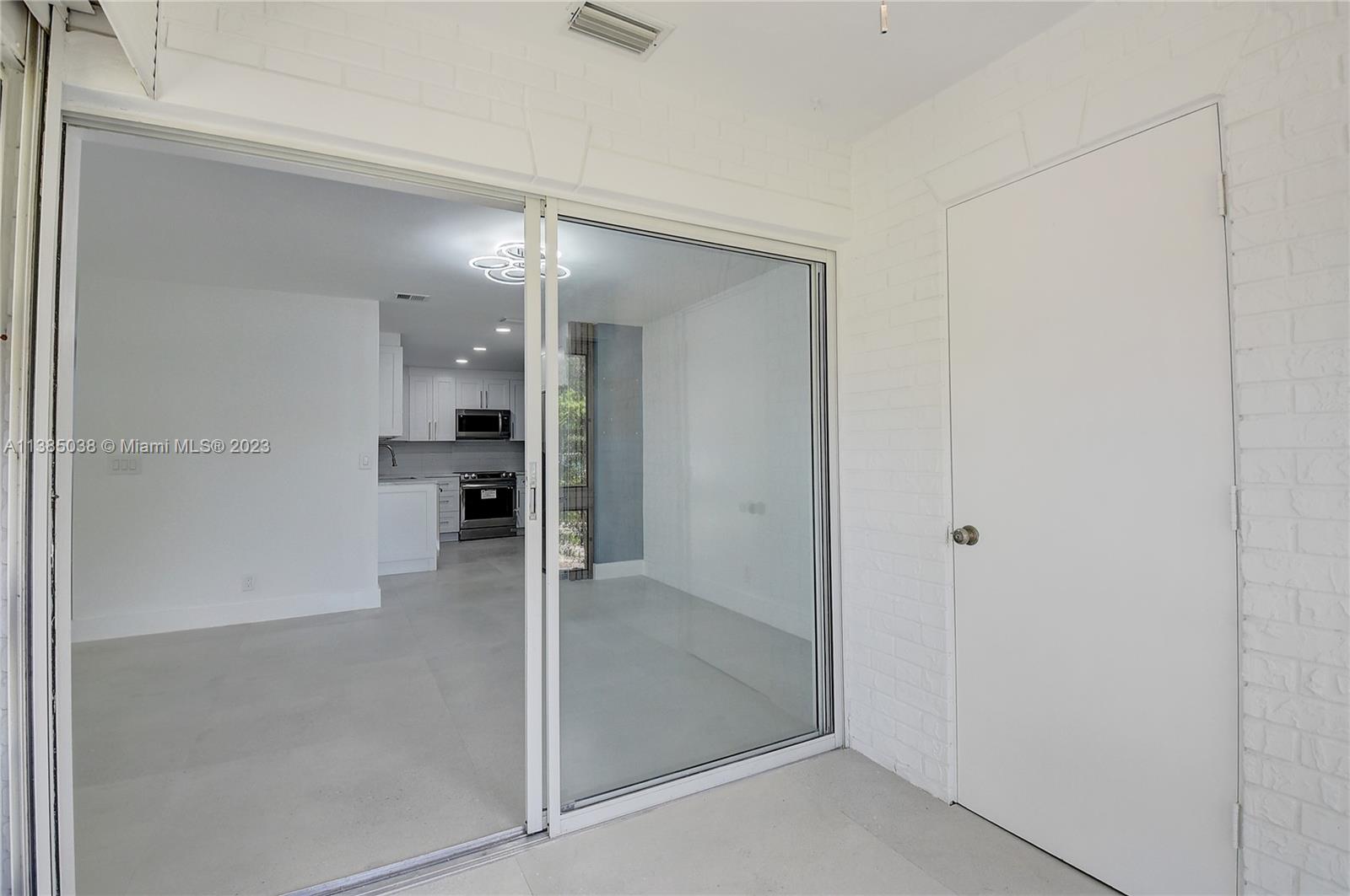 LIMETREE CONDO - Residential