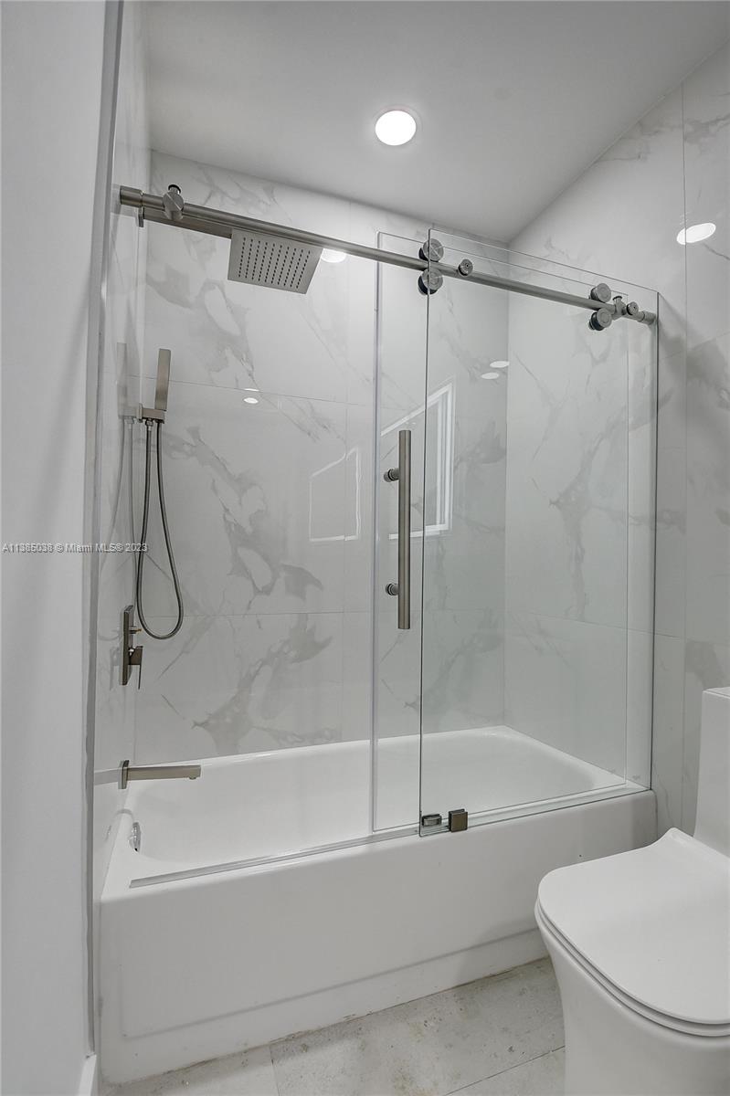 LIMETREE CONDO - Residential