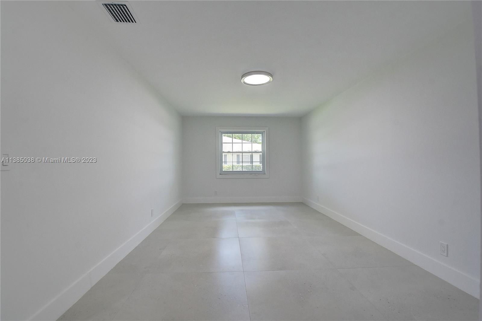 LIMETREE CONDO - Residential