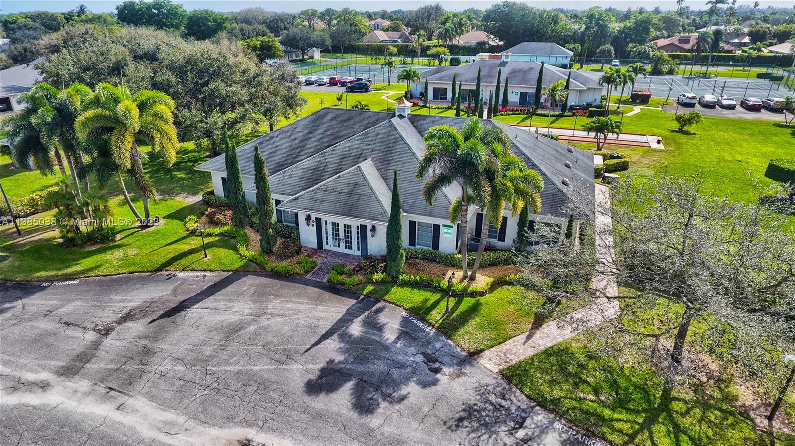 LIMETREE CONDO - Residential