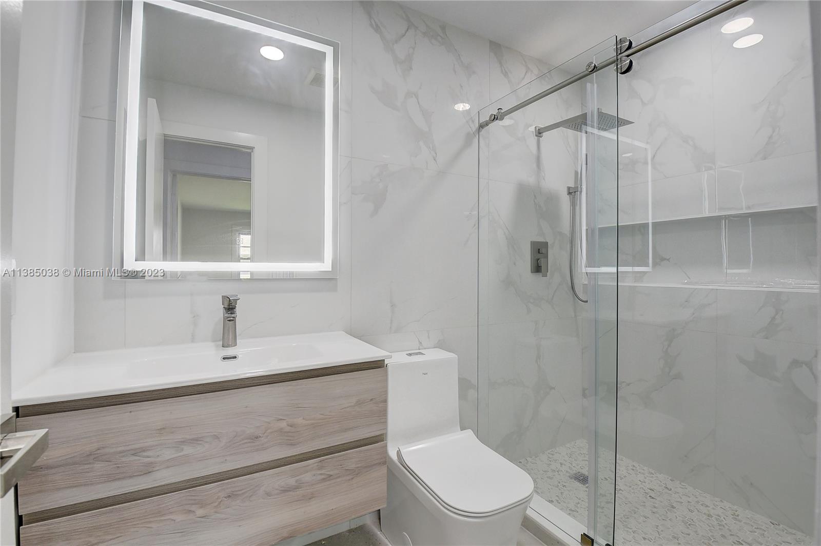 LIMETREE CONDO - Residential
