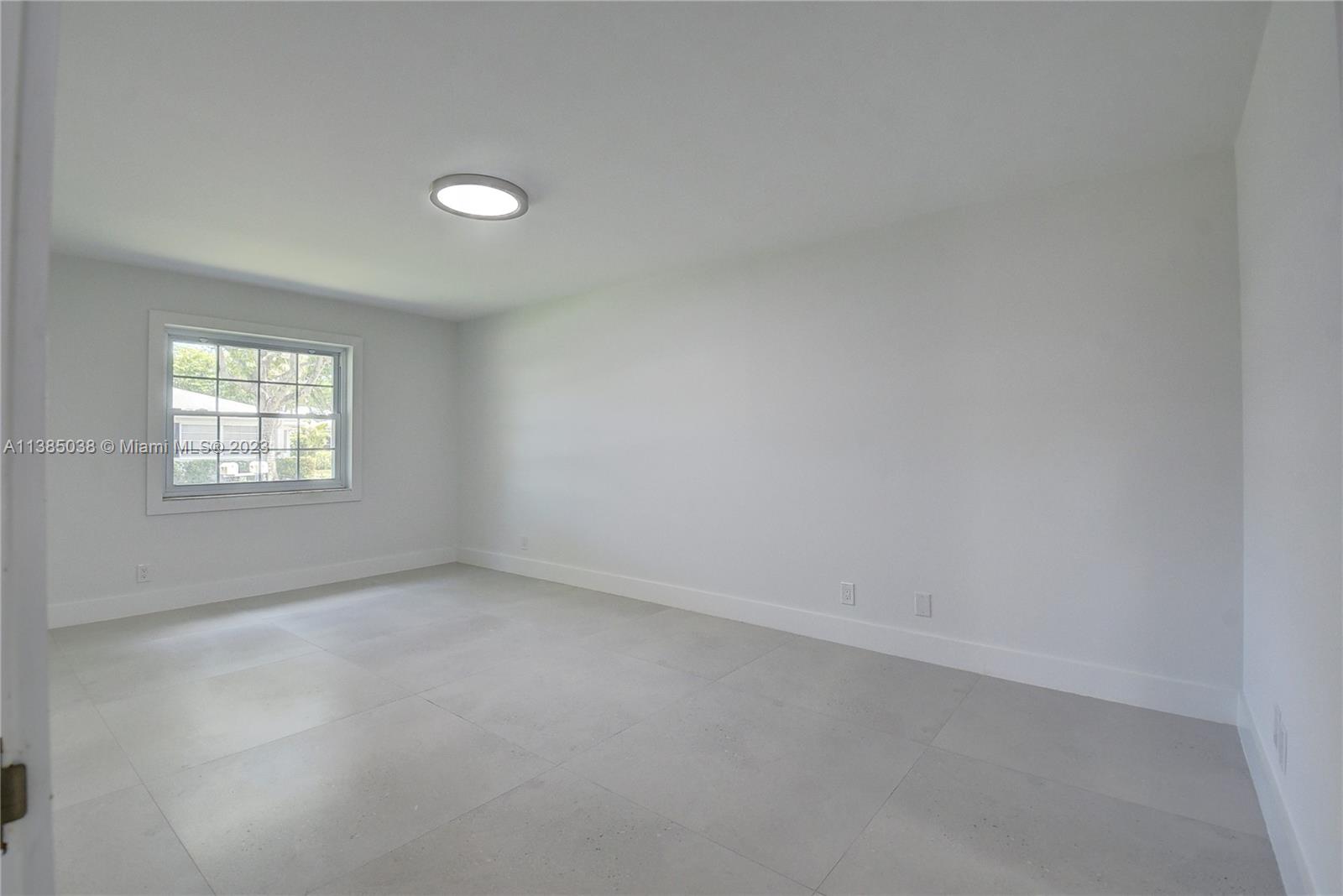 LIMETREE CONDO - Residential