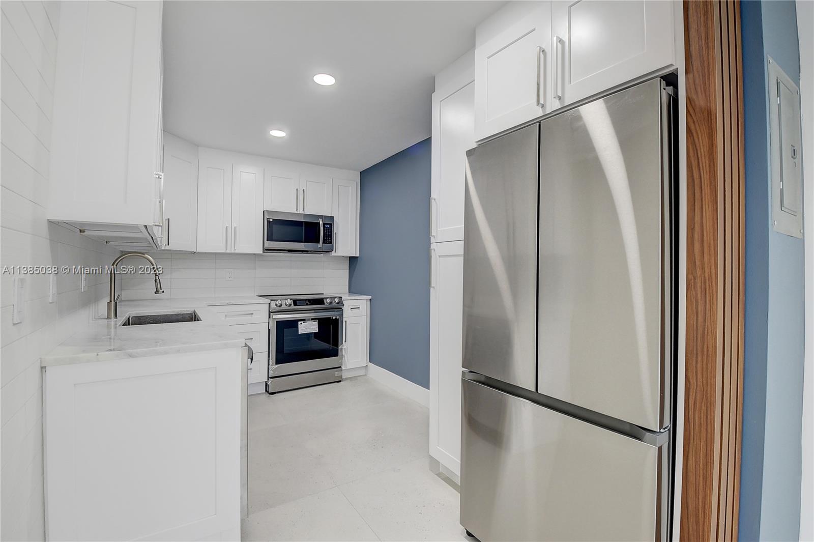 LIMETREE CONDO - Residential