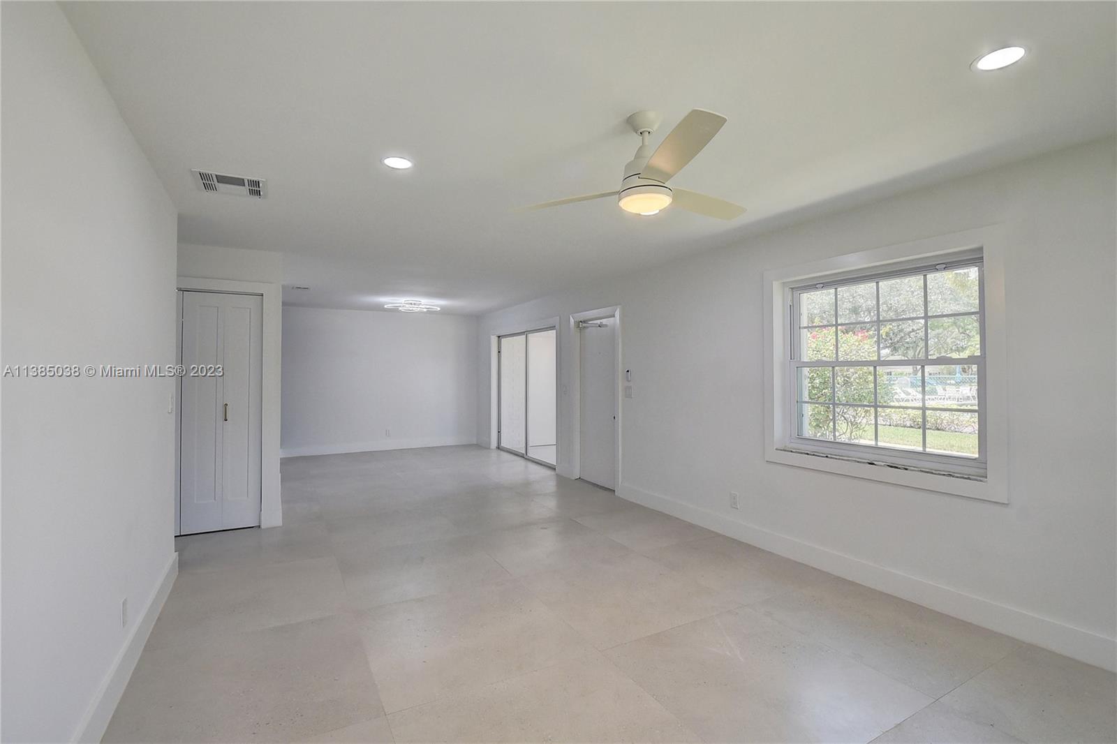 LIMETREE CONDO - Residential