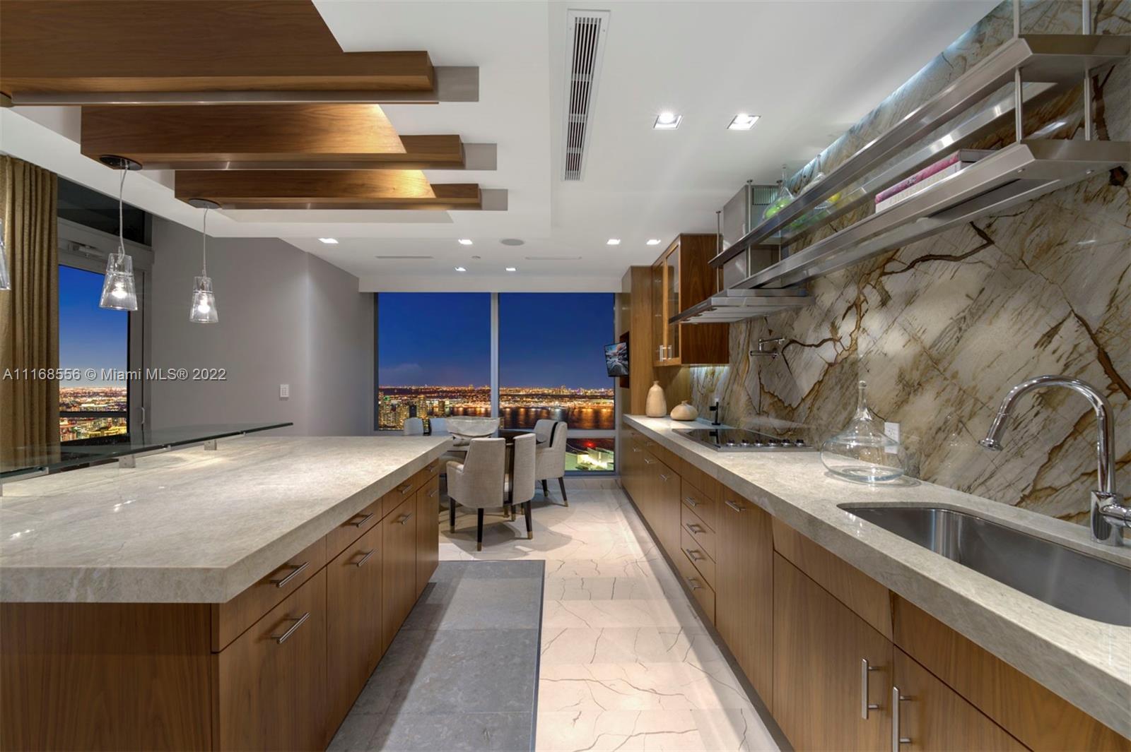 FOUR SEASONS RESIDENCES - Residential