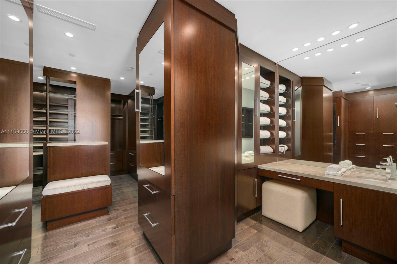 FOUR SEASONS RESIDENCES - Residential