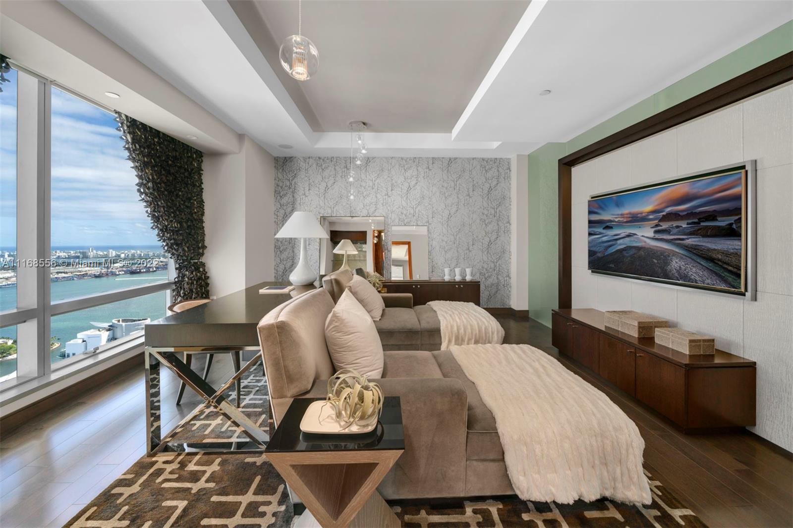 FOUR SEASONS RESIDENCES - Residential
