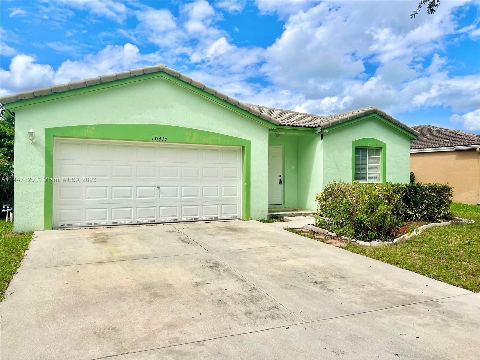 Lovely 4 bedroom 2 bathroom single family house with 2 car Garage, massive back yard and beautiful lake view. Large formal living room, dining room and family room. Washer and dryer in the property. Gated community.