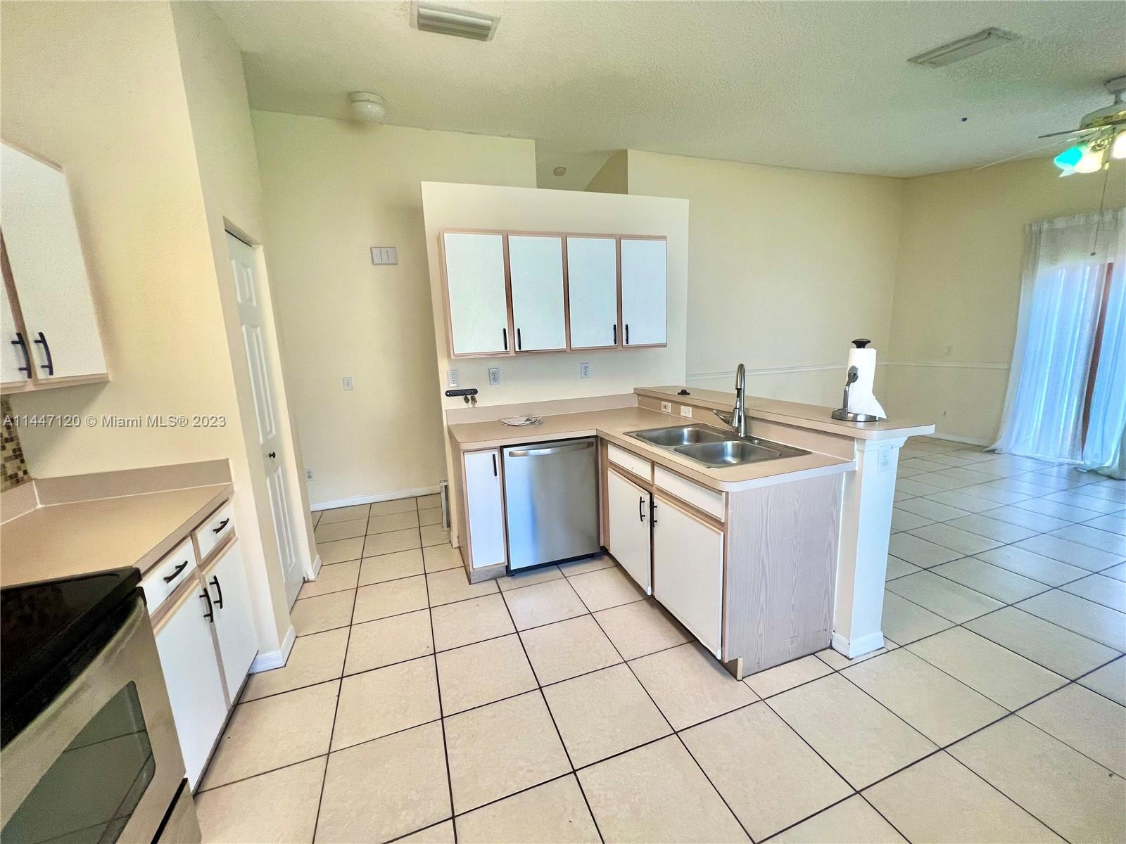 CENTEX-REPLAT OF A PORTIO - Residential Lease