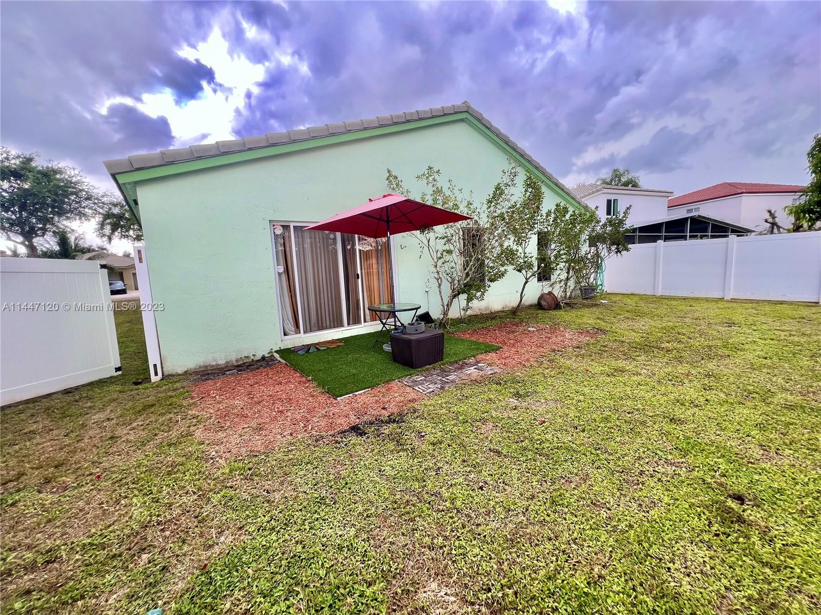 CENTEX-REPLAT OF A PORTIO - Residential Lease