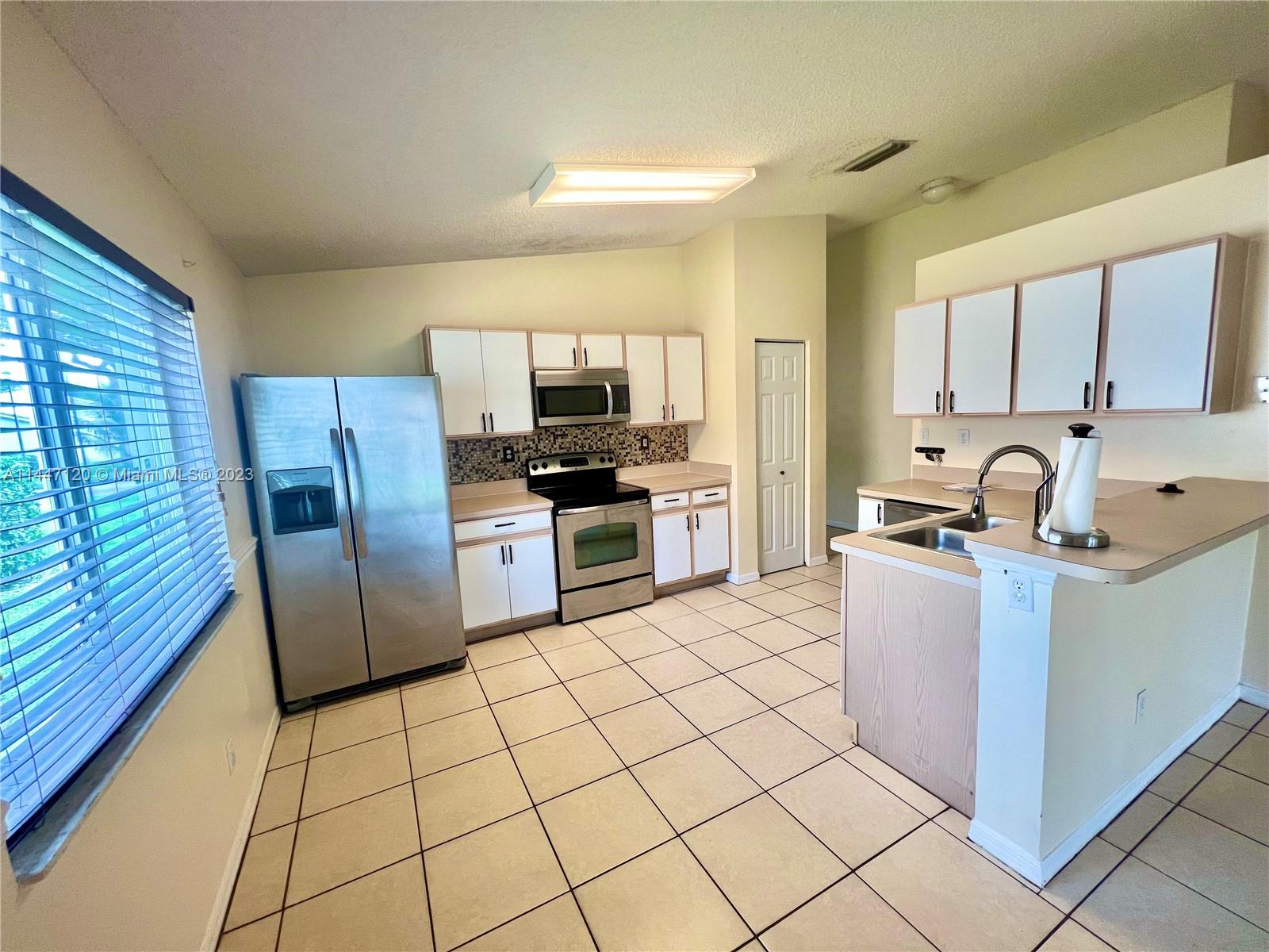 CENTEX-REPLAT OF A PORTIO - Residential Lease