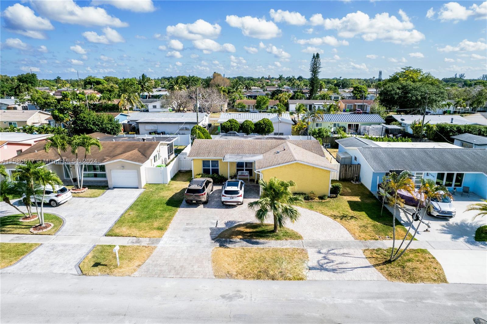 SUNRISE GOLF VILLAGE SEC - Residential