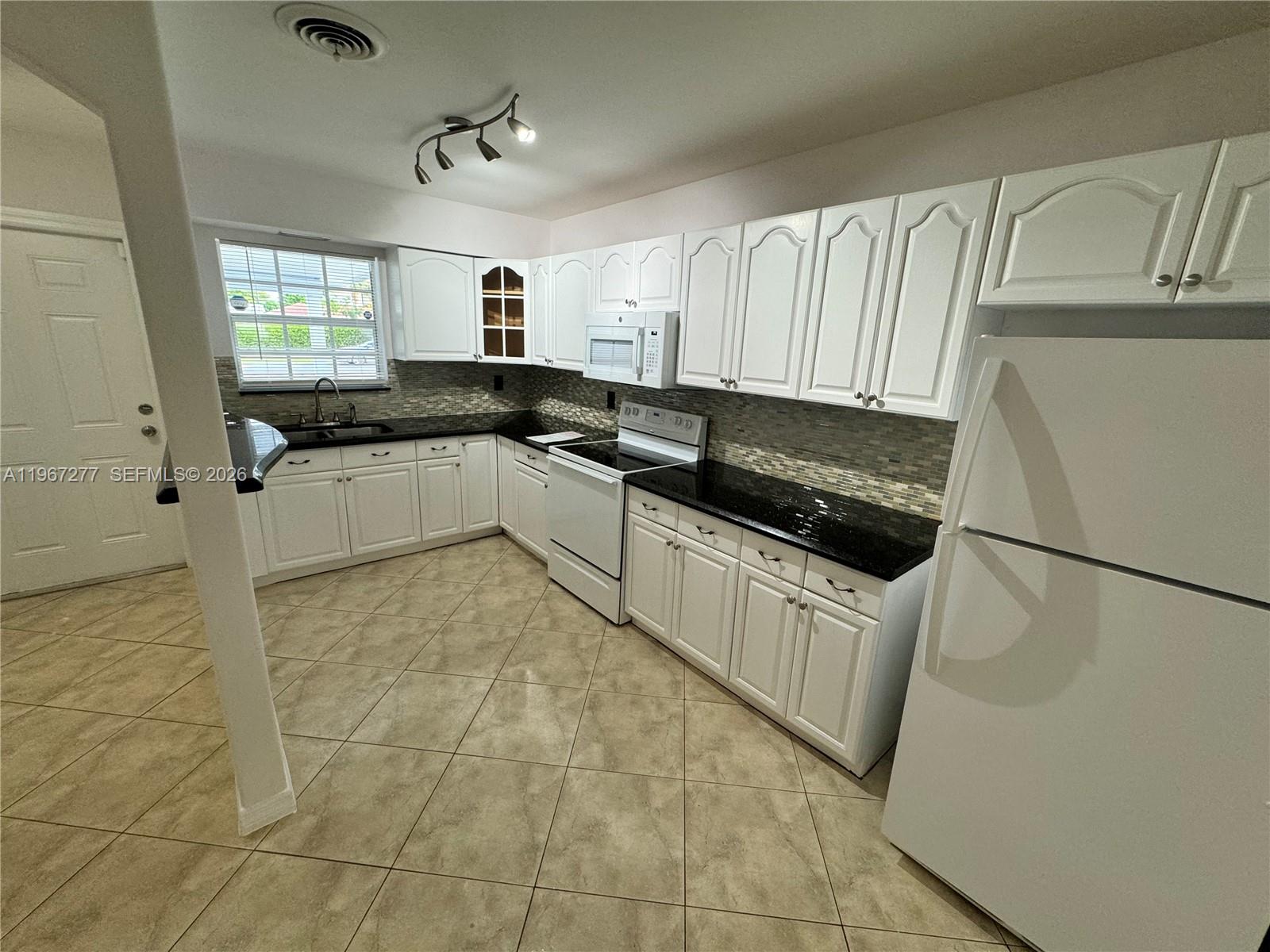ACACIA VILLA - Residential Income