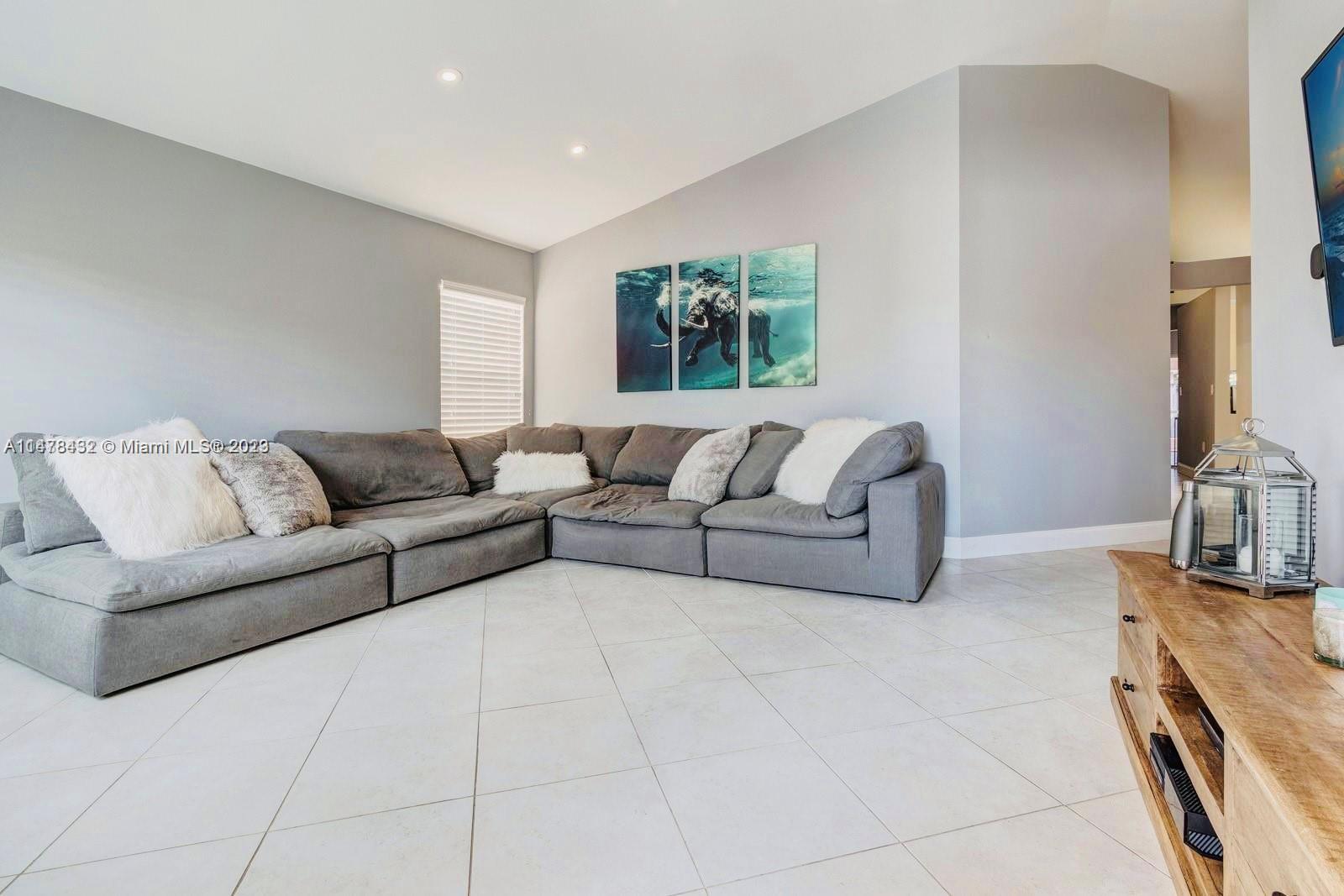 LAKES BY THE BAY SEC 12 - Residential Lease