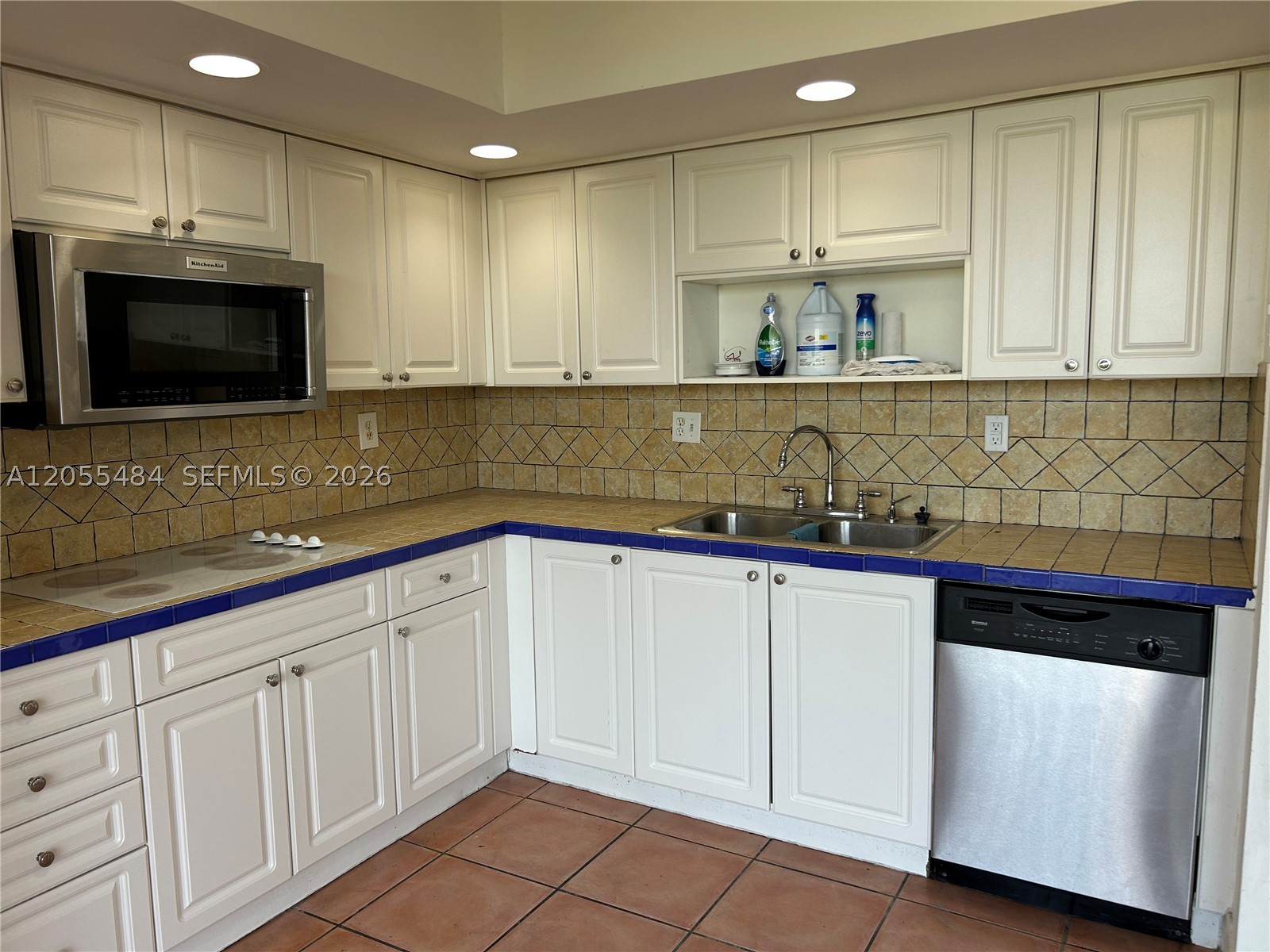 HORIZONS WEST CONDO #5 - Residential