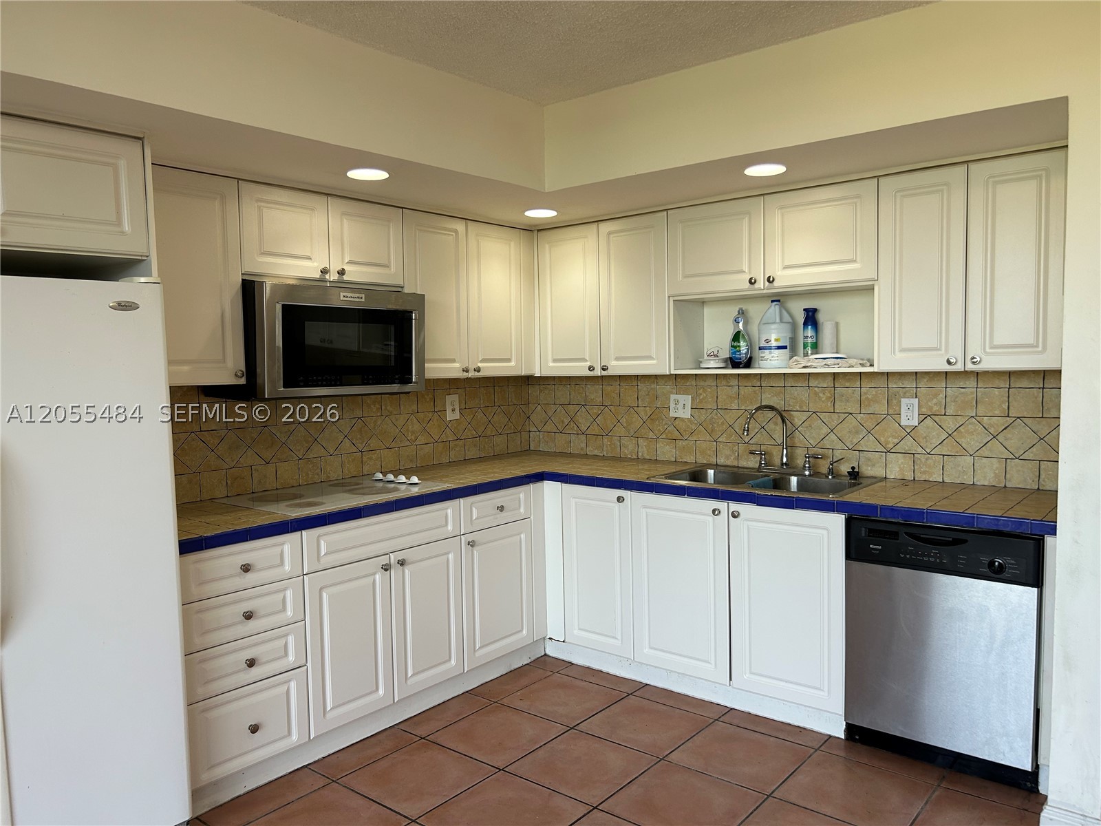 HORIZONS WEST CONDO #5 - Residential