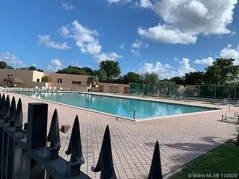 HORIZONS WEST CONDO #5 - Residential