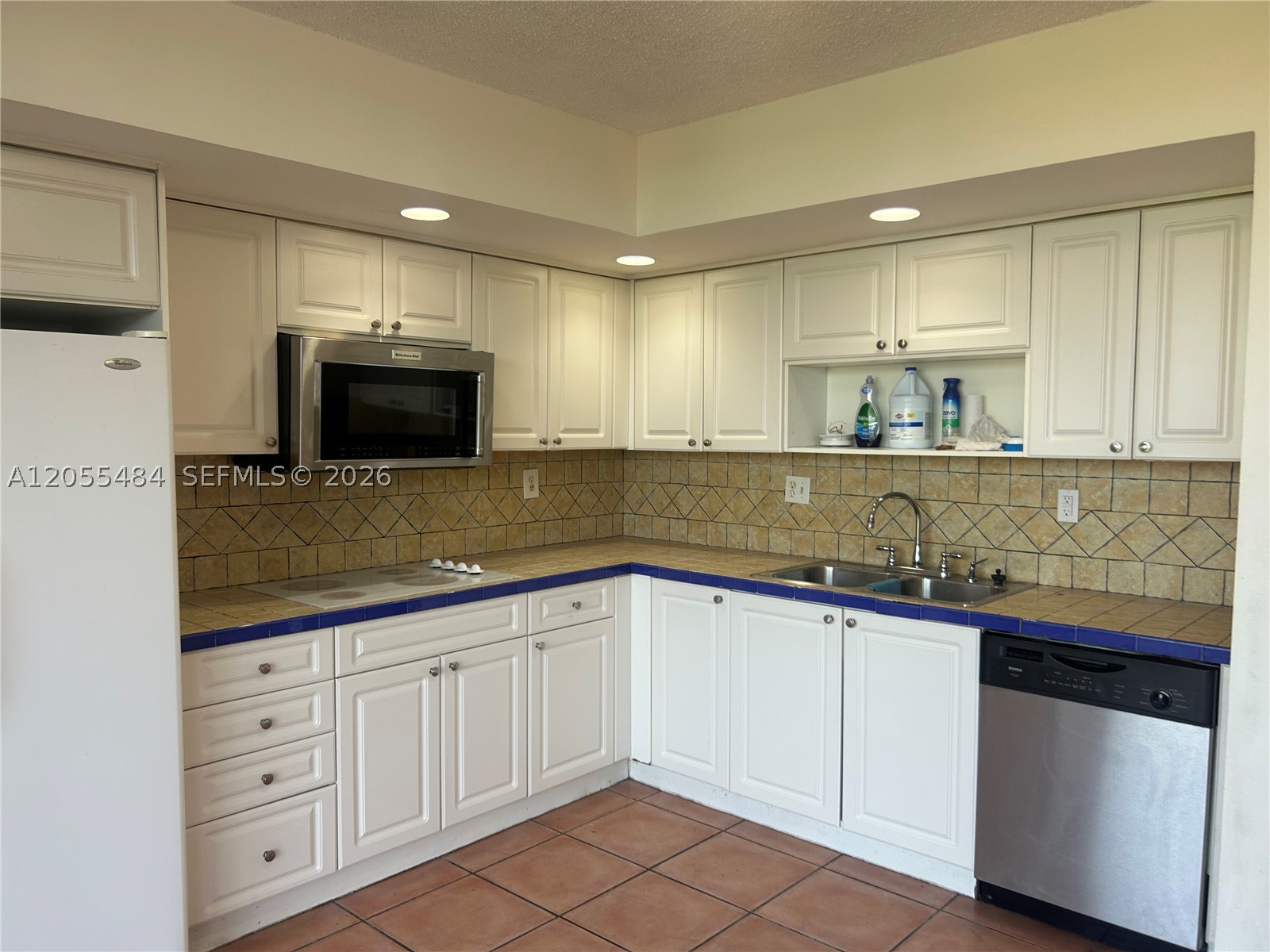 HORIZONS WEST CONDO #5 - Residential