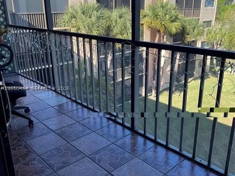 HORIZONS WEST CONDO #5 - Residential