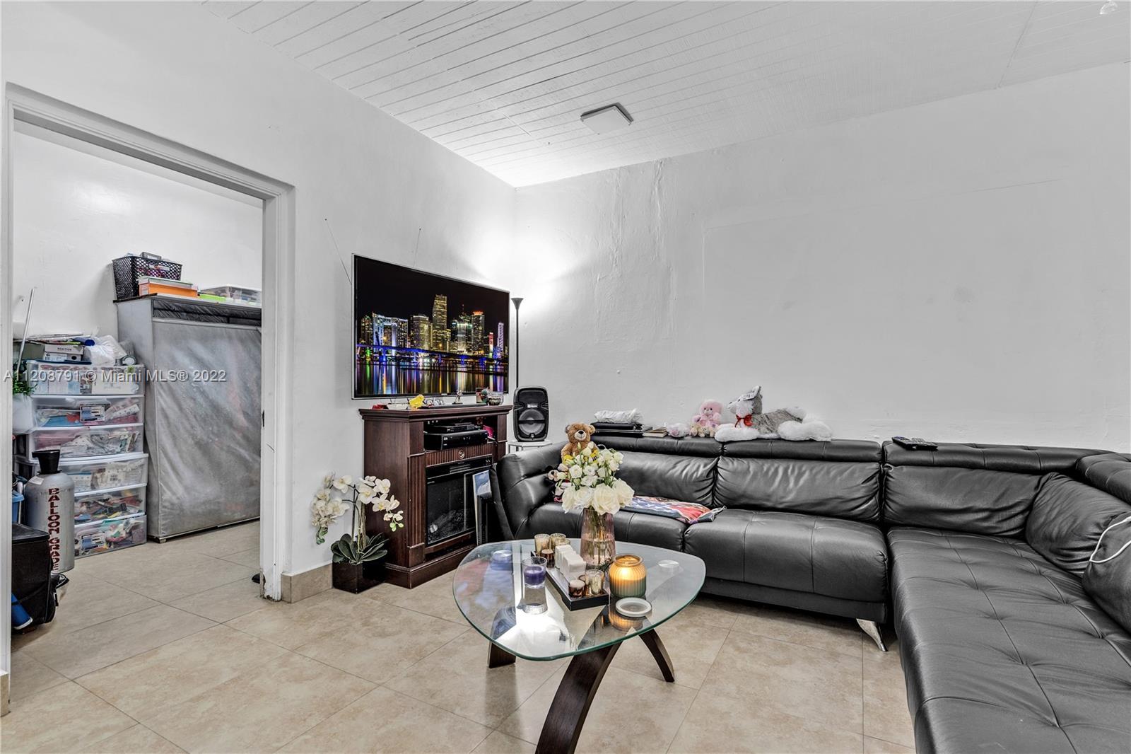 LONDON TERR 1ST ADDN - Residential