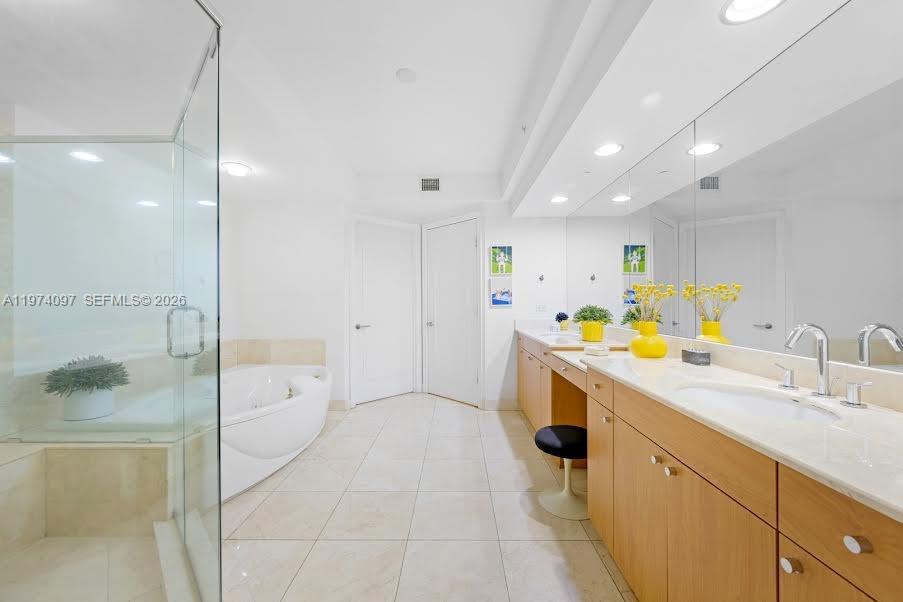 THE PENINSULA CONDO - Residential