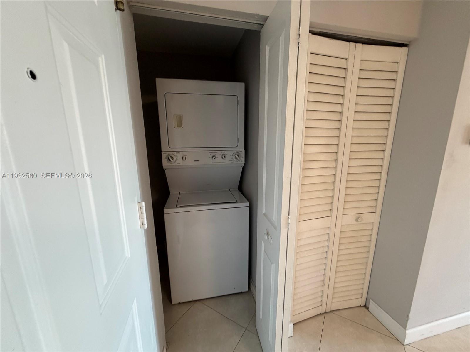 SHAMROCK BY THE GABLES CO - Residential Lease